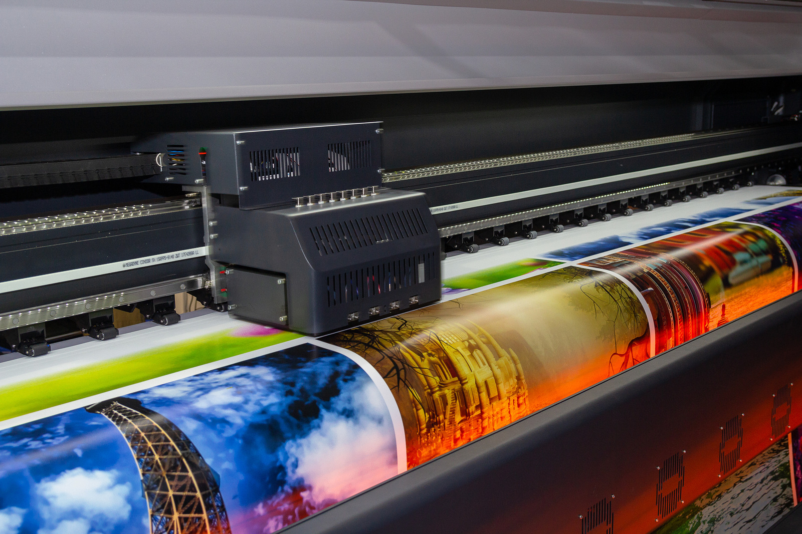 Perbandingan digital printing dan offset printing untuk kebutuhan cetak bisnis modern
