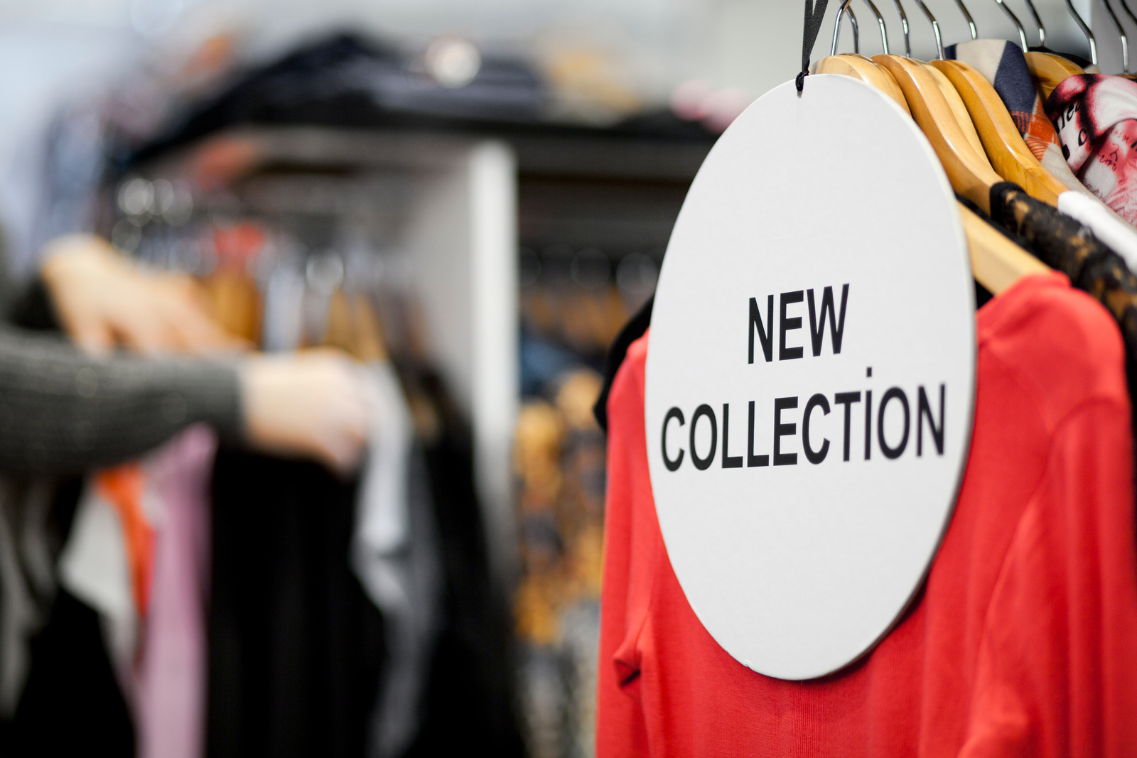 Tren media promosi cetak awal tahun 2026 untuk menarik pembeli di Q1 melalui banner, poster, dan stiker promo